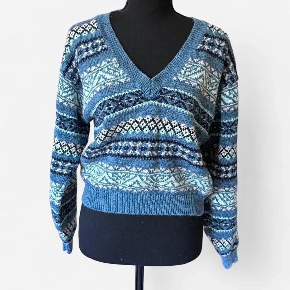 Vintage 90s fair isle blue knit v neck sweater sz PM cozy‎ cottagecore winter